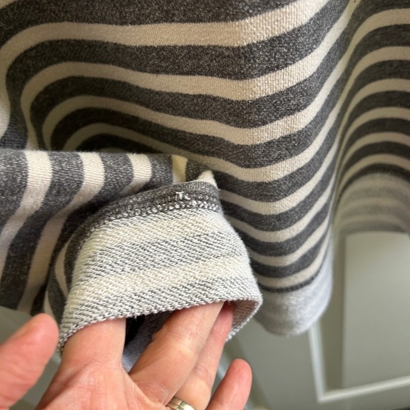 Vintage Union Bay sz Large Striped Gray Sweatshirt w pocket, cuff & hem contrast - Picture 3 of 10